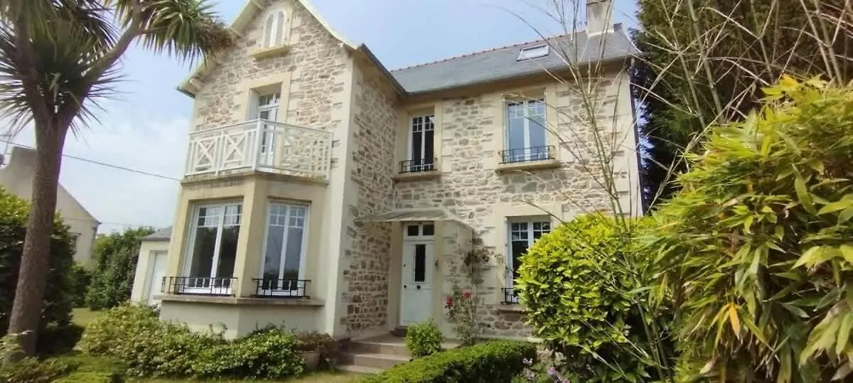Carantec Family Home With Garden 6 Persons
